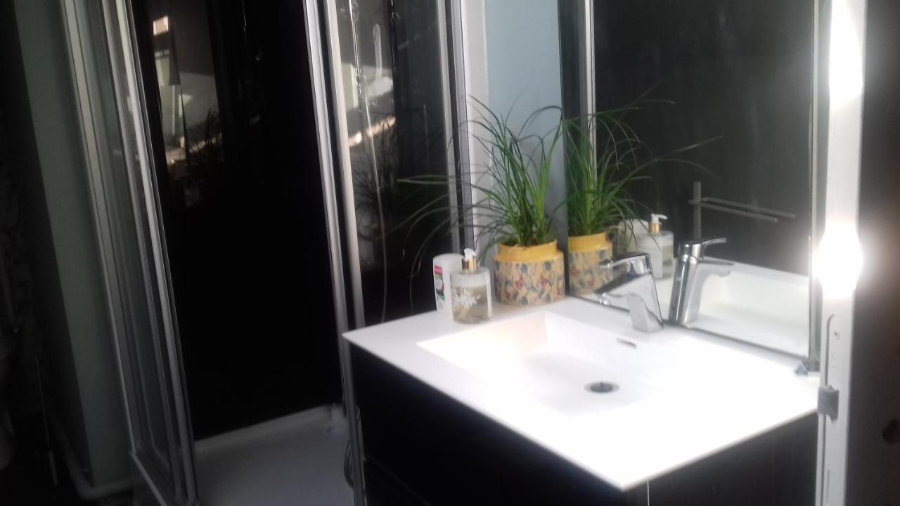 Chambre dans maison privée Awoingt Exterior foto